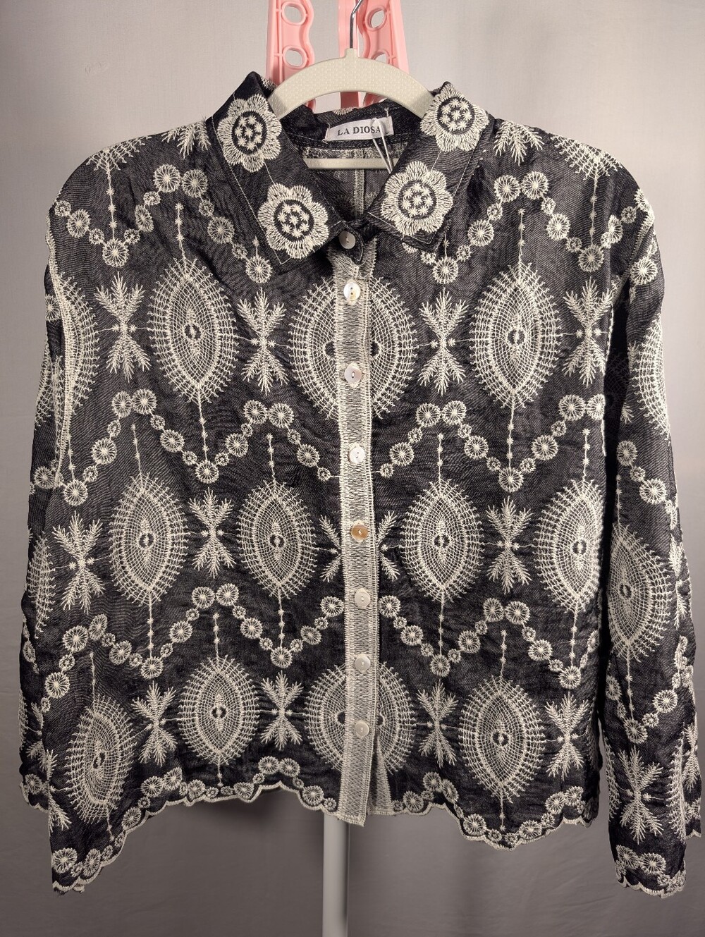 NWT La Diosa Embroidered Button Front Blouse Black Ivory Scalloped Hem Medium